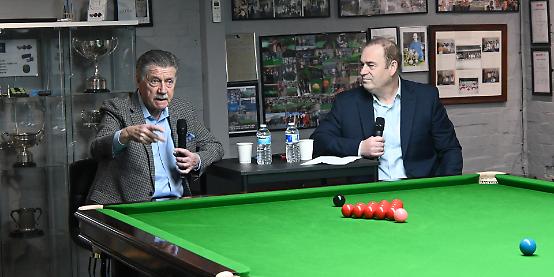 Former snooker world champion who worked on farm