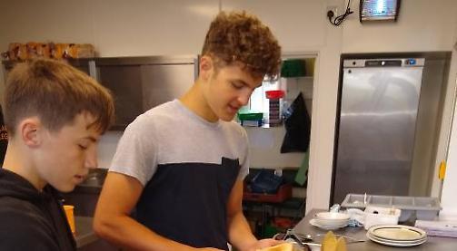 Pupils prepare breakfast at centre for homeless