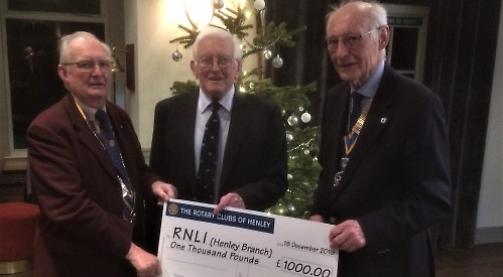 Rotary club presents £1,000 to RNLI for Christmas