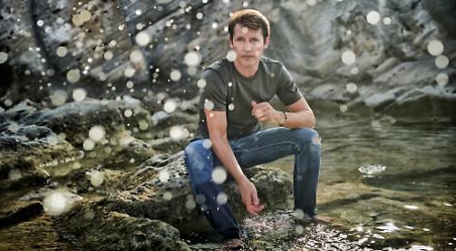 Festival singer wants to make it more personal
