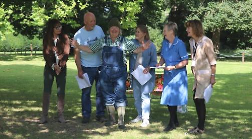 Rain doesn't stop play for Shakespeare actors
