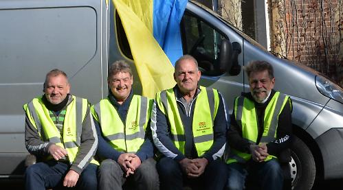Teacher delivers aid to Ukraine by van with golf buddies