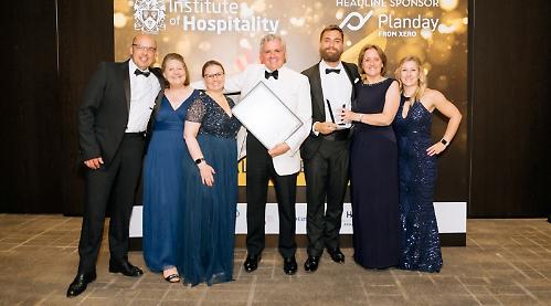 Staff at members’ club win hospitality award