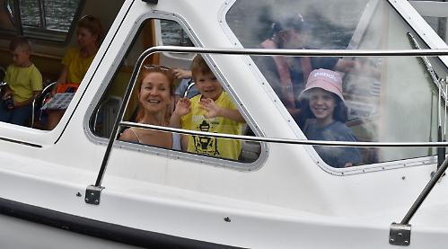 Ukrainian families given free river trip on key day