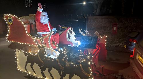 Santa’s sleigh tour raises spirits and money for charity