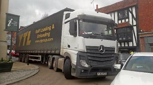 Cameras to monitor routes of big lorries