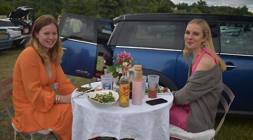 Cafes report big surge in trade during regatta week