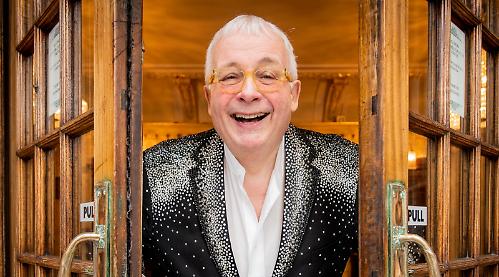 Christopher Biggins to switch on lights at Henley Christmas festival