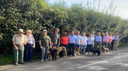 Don’t axe hedge, say residents