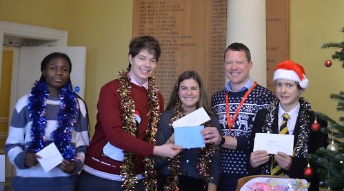 Schools collects Christmas gifts for disadvantaged children