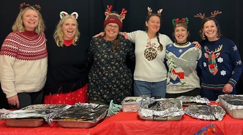 Pub cooks free Christmas dinner for pupils