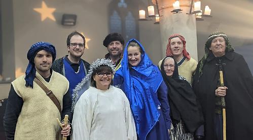 Hundreds of families ‘follow the star’
