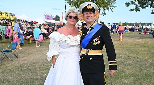 Royal reception for Rewind stars