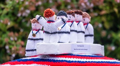 Knitted topper that captures cox’s gold medal celebration