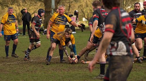 Undefeated Henley top league after 62-0 rout