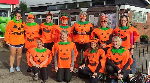 Walkers stay active (and cheer up tourists) on London challenge
