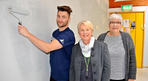 Volunteers paint children's centre before re-opening