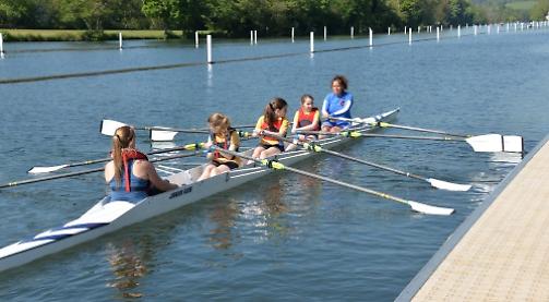 Schoolgirls give sculling a go with help from former pupil