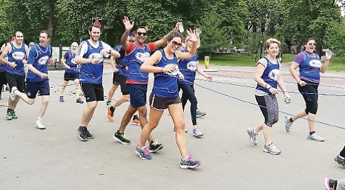 203 people, including Henley Mayor and our reporter, run 5km while tied together