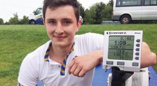 Teenager sets world record on rowing machine