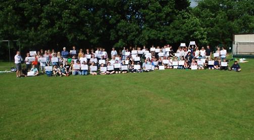 Community picnic at closure-threatened school
