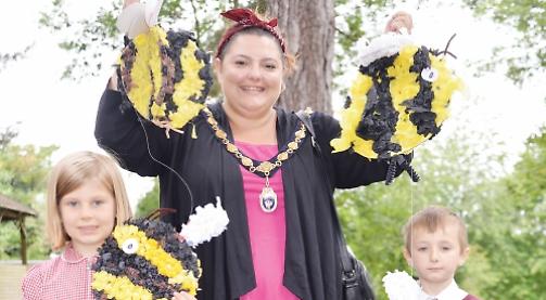 Children get town ready for Bloom judging