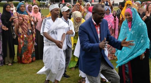 Visiting Somali friends make song and dance on meadows