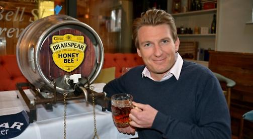 Pub firm raises thousands to help protect pollinators