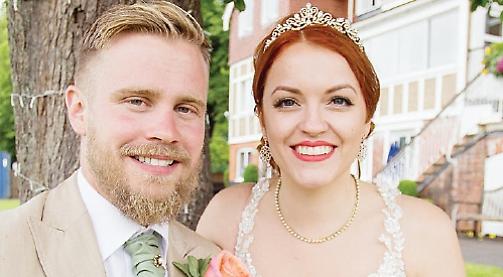 Synchronised swimmers congratulate couple from water
