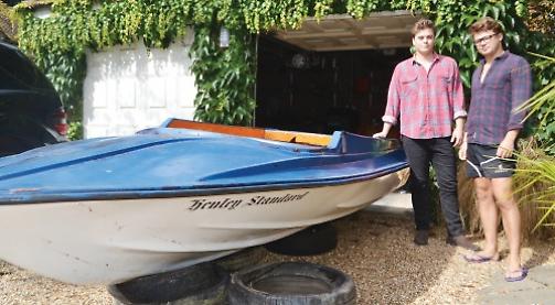 Friends restoring our Henley in Bloom boat to former glory