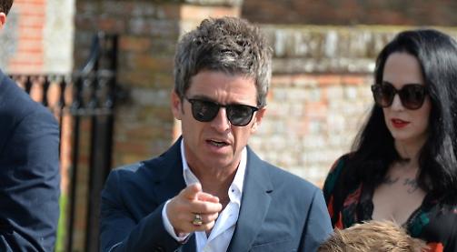Stars arrive in Remenham for Russell Brand's wedding