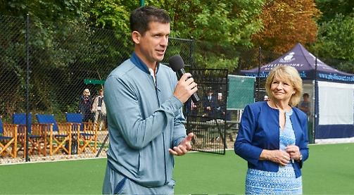 Tim Henman opens club tennis courts