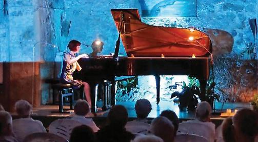 Pianist to give Dutch work first UK airing