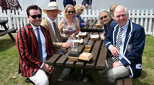 Spectators keep their cool in regatta heats