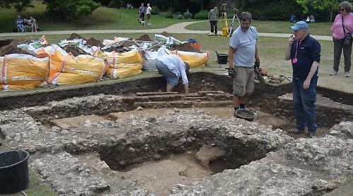 Animal bones and pottery fragments found in dig