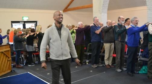 TV music judge encourages singers to let themselves go