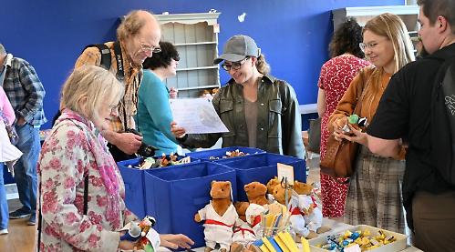Smiles and sadness as museum closes its doors