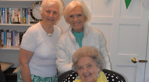 Dame Mary pops in to mark cancer charity coffee morning