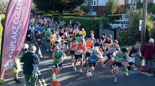 Runner retains title in record time
