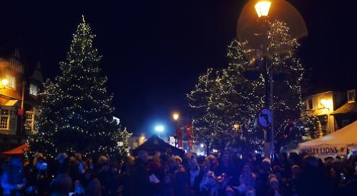 Thousands take to Henley streets for festive fun