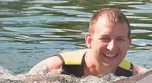 Tributes paid to death crash Pc