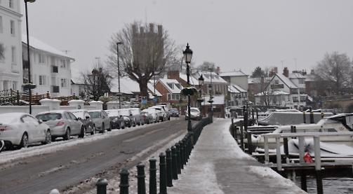 Snow hits businesses, schools and drivers