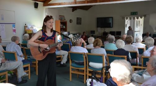 Folk singer entertains pensioners ahead of festival gig