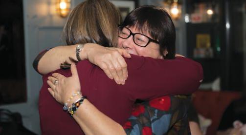 Video: Henley sisters in surprise reunion