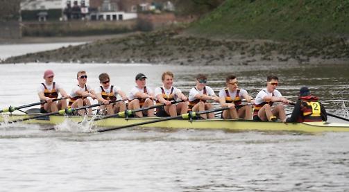 Shiplake crew sets new course record on way to title
