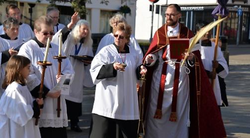 New rector introduces town procession for church’s Holy Week