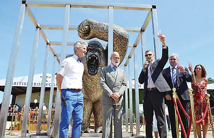 Neighbours must wait for Uri's gorilla
