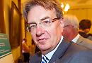 MP stays on council