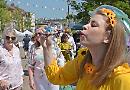 Sunshine draws thousands to May Fayre