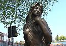 Henley's new mermaid statue unveiled